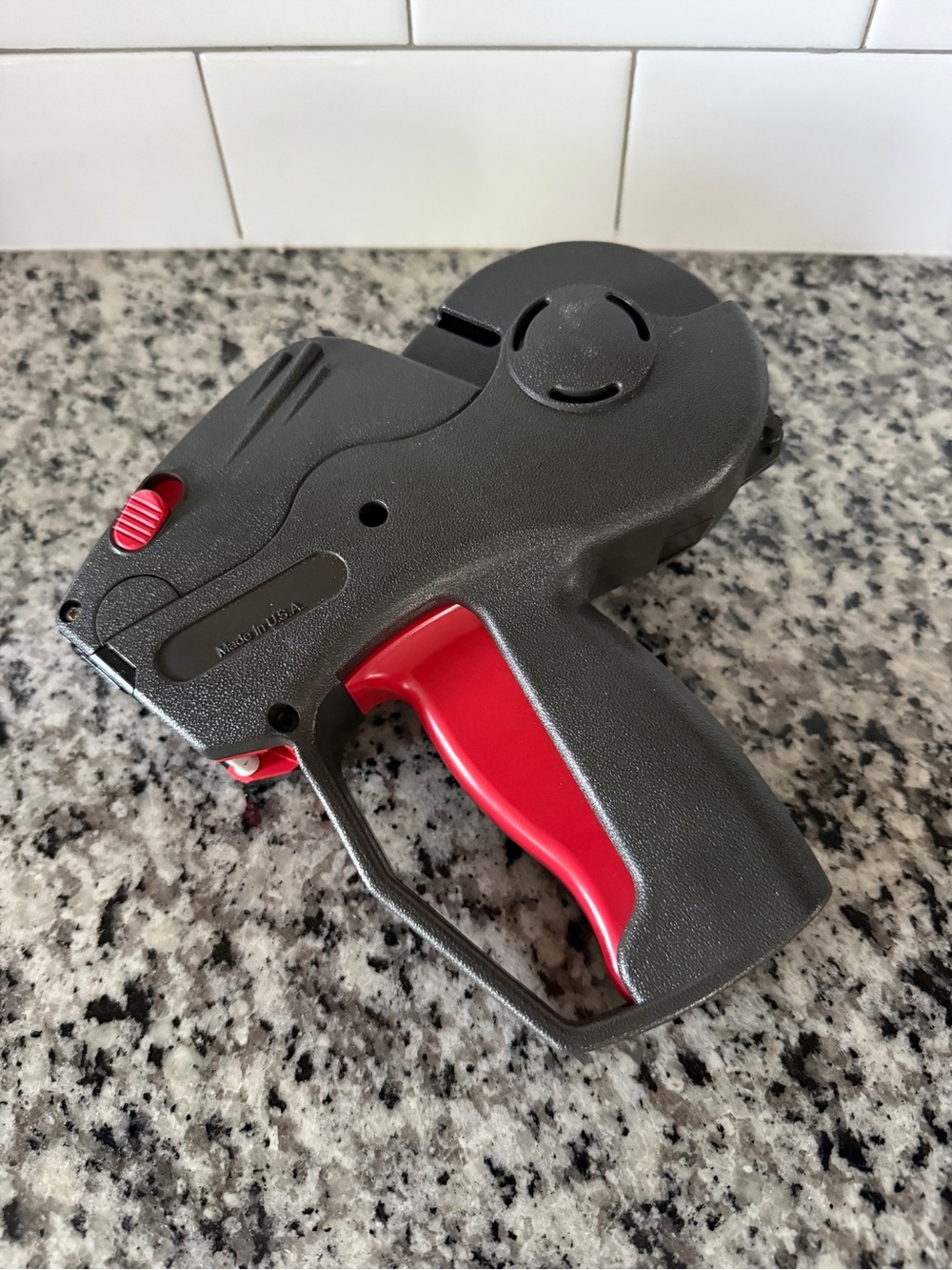 Avery Black and Red Handheld Labeler